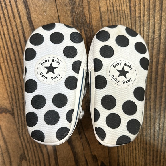 Baby shoes - Picture 2 of 2